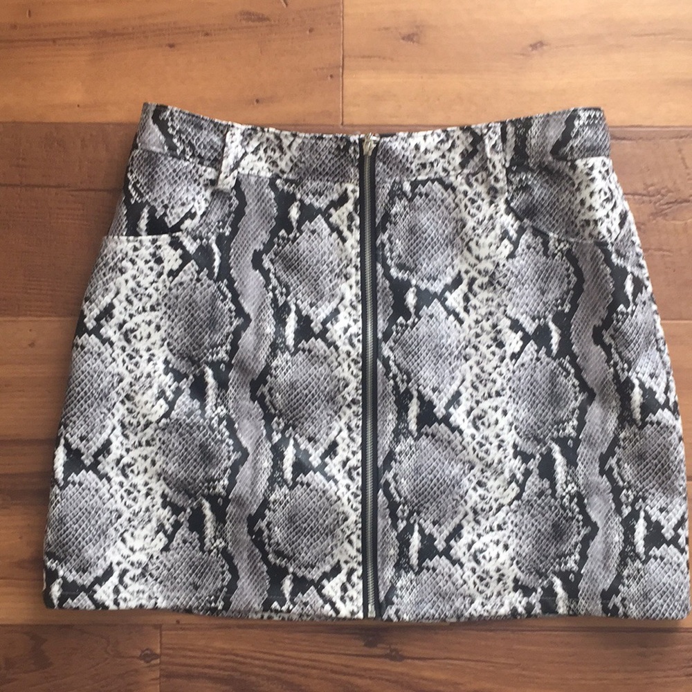 Snake skin never worn zip up skirt